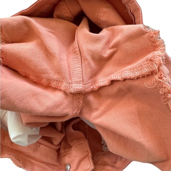 Women's Judy Blue Mid Rise Peach Distressed Jean Shorts Orange Size Large Summer - Picture 8 of 9